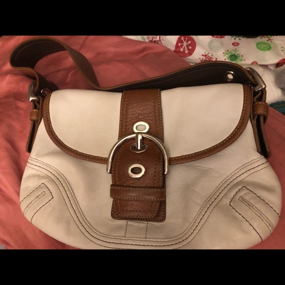 ❤️AUTHENTIC❤️COACH W WhiteBag/Purse Free wristlet - Picture 2 of 8